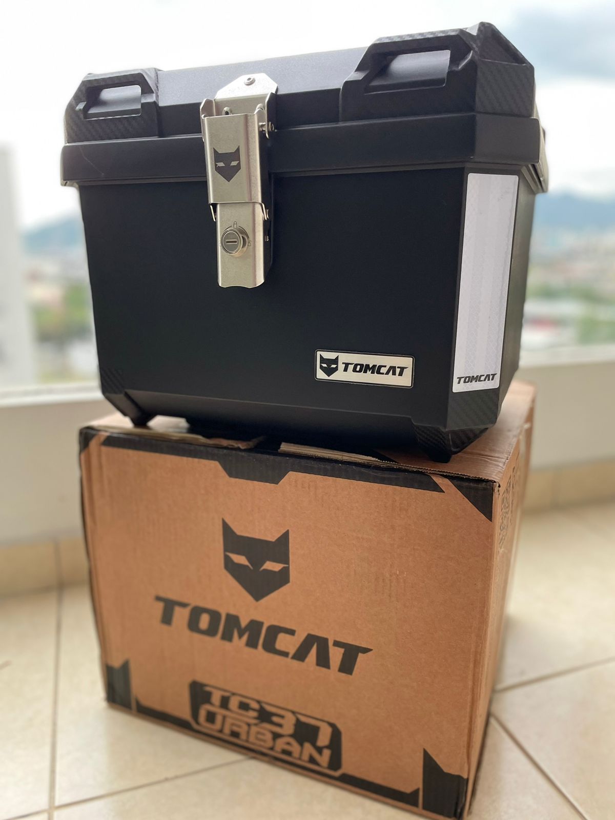 MALETERO TOM CAT 37 LITROS NEGRO