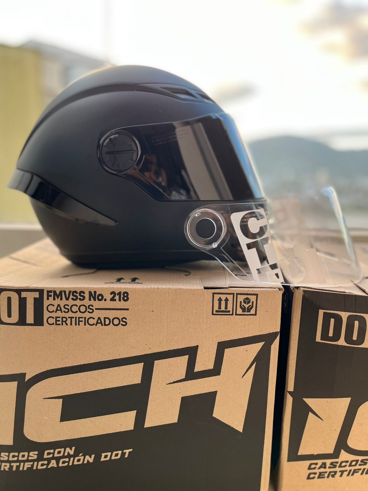 Cargar video: El casco Ich 501 el mas economico y seguro del mercado