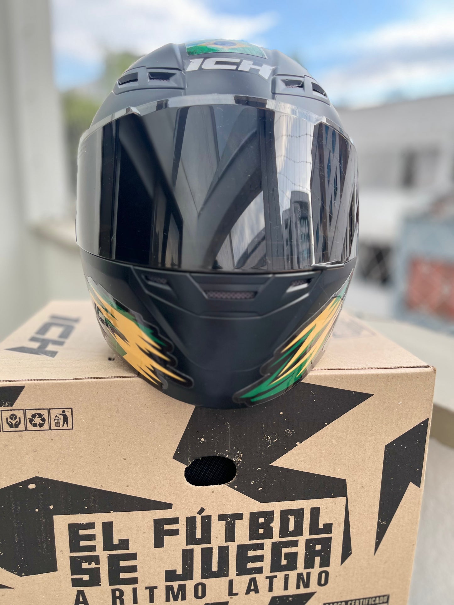 Casco ICH Moto Brasil Neymar  Mundial Fútbol Calcomanías Incluidas Doble Visera NEGRA Y TRANSPARENTE