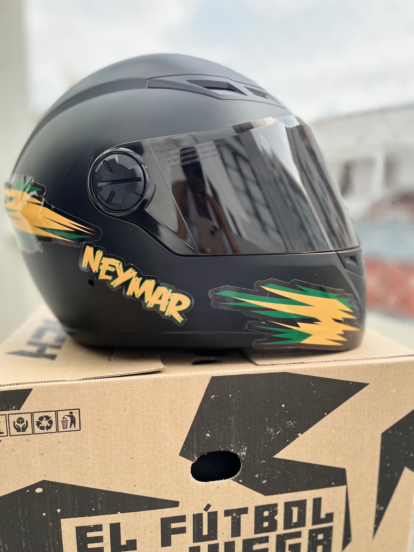 Casco ICH Moto Brasil Neymar  Mundial Fútbol Calcomanías Incluidas Doble Visera NEGRA Y TRANSPARENTE