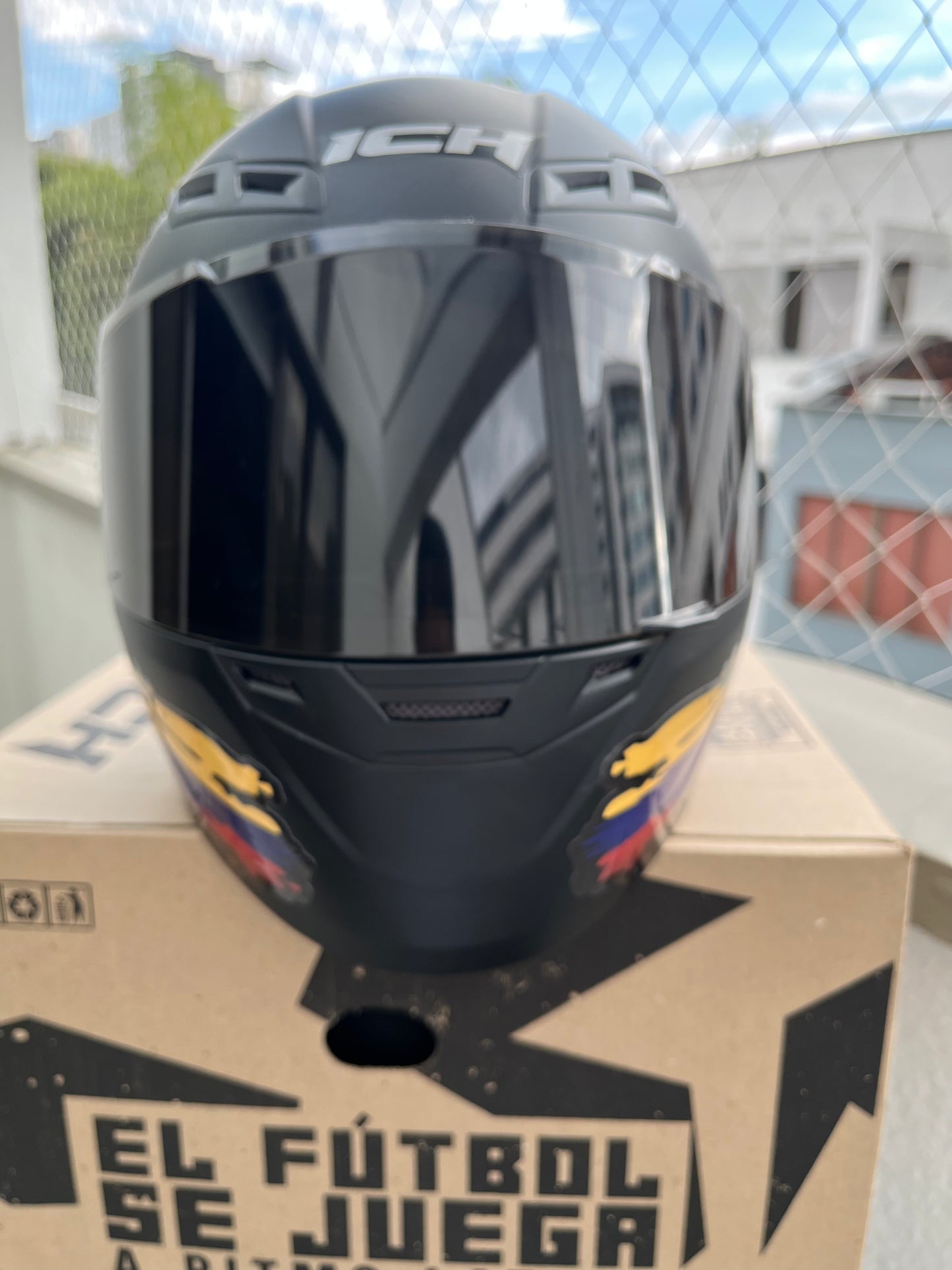 Casco ICH Para Moto Edición Mundial 2026 COLOMBIA  + Kit De Stickers Removibles + 2 Viseras NEGRA Y TRANSPARENTE