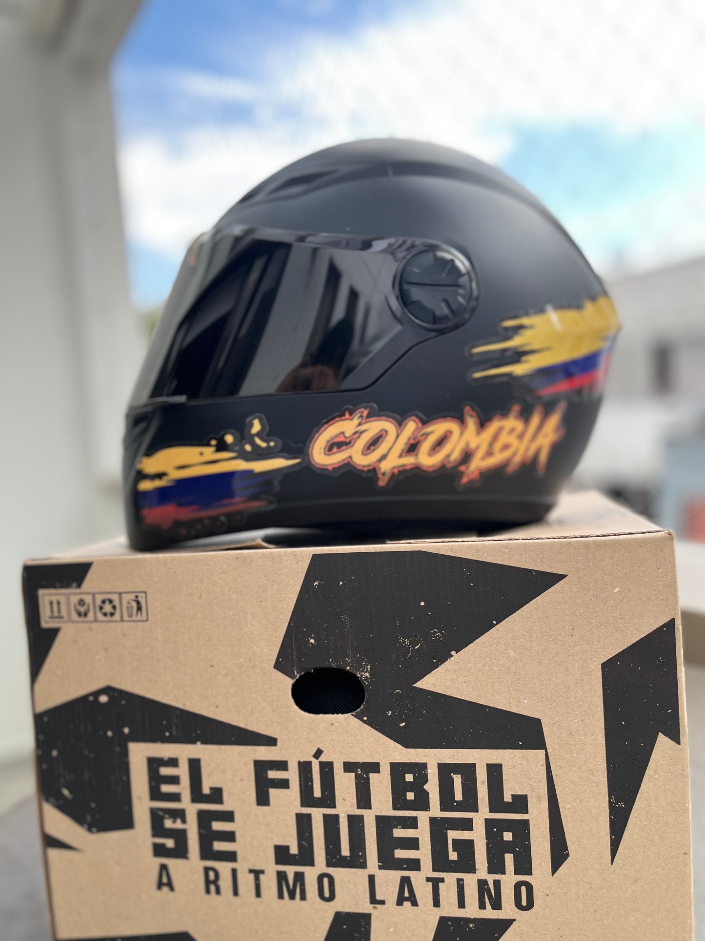 Casco ICH Para Moto Edición Mundial 2026 COLOMBIA  + Kit De Stickers Removibles + 2 Viseras NEGRA Y TRANSPARENTE
