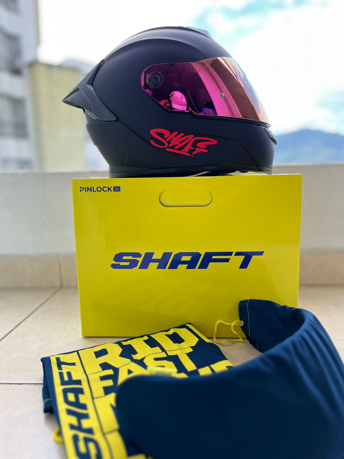 CASCO SHAFT SH  502  SP NEGRO VISERA FUCSIA Y TRANSPARENTE