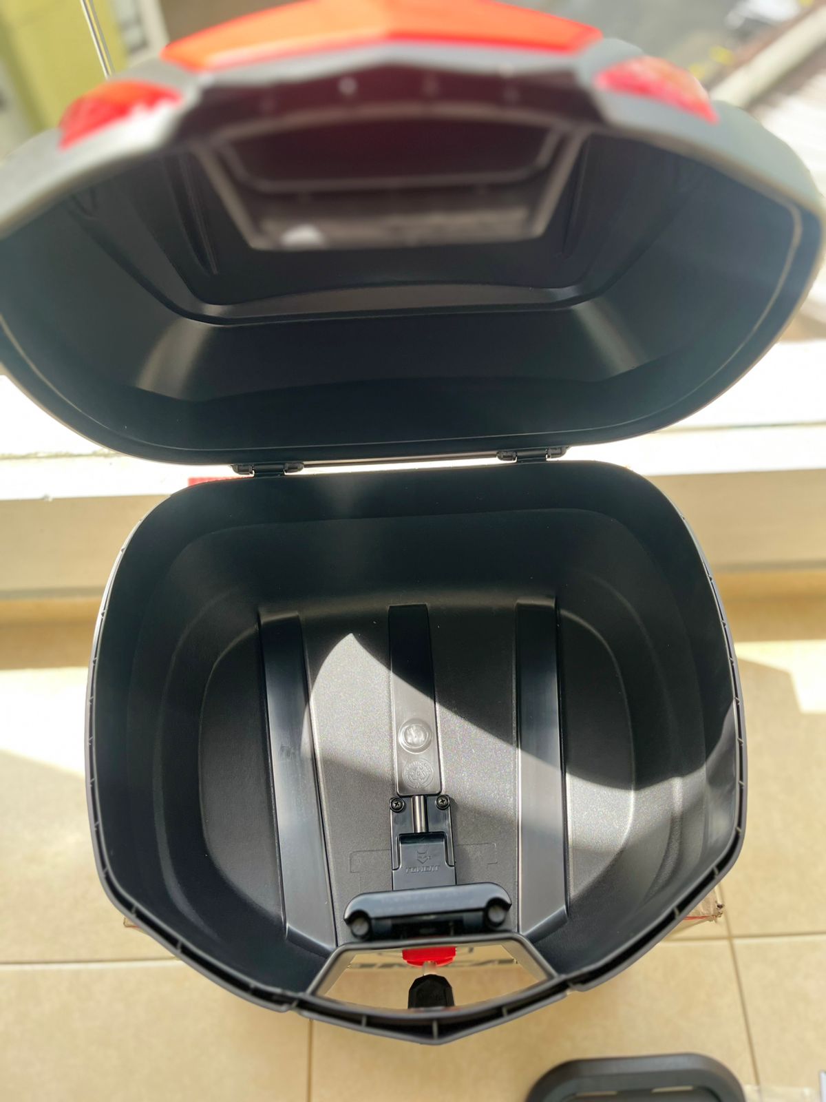 MALETERO ROJO TOM CAT 34 LITROS