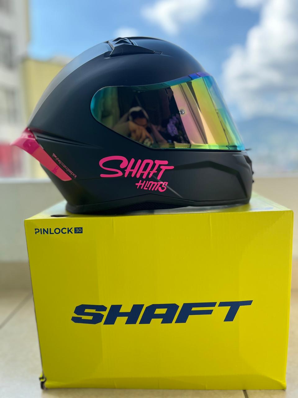 CASCO SHAFT 504 DV  NEGRO CON FUCSIA VISERA TORNASOL Y TRANSPARENTE