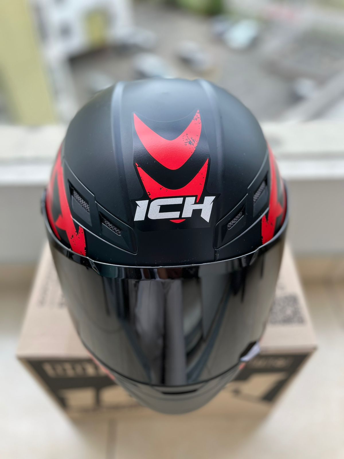 CASCO ICH 501 TRIBAL ROJA VISERA NEGRA