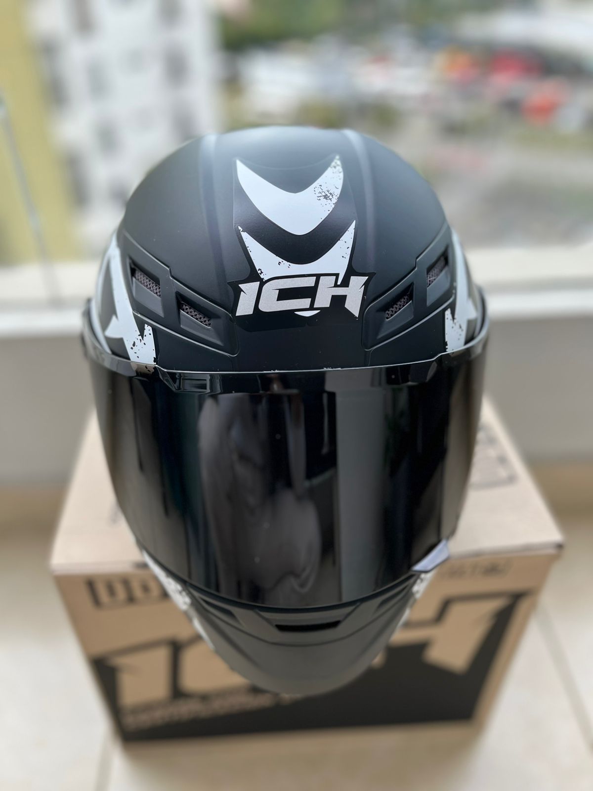 CASCO ICH 501 TRIBAL NEGRO BLANCO VISERA NEGRA