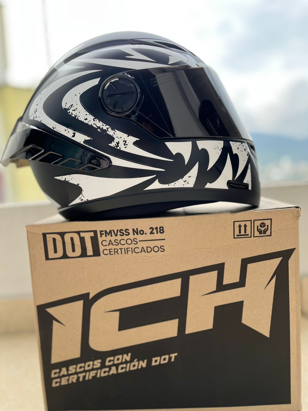 CASCO ICH 501 TRIBAL NEGRO BLANCO VISERA NEGRA