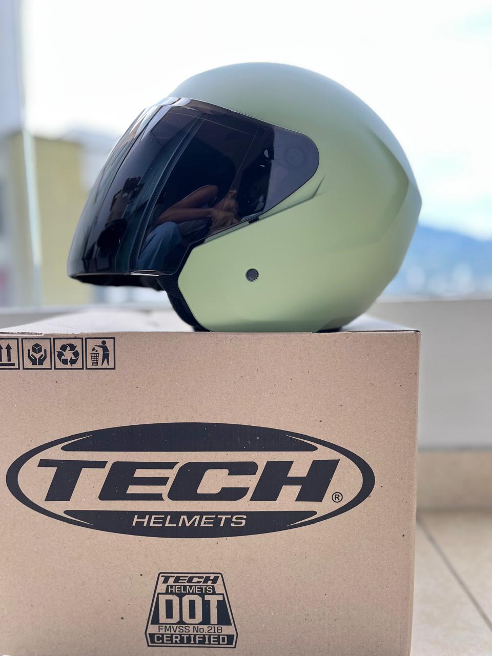 CASCO TECH T 10  ABIERTO VERDE CLARO VISERA NEGRA