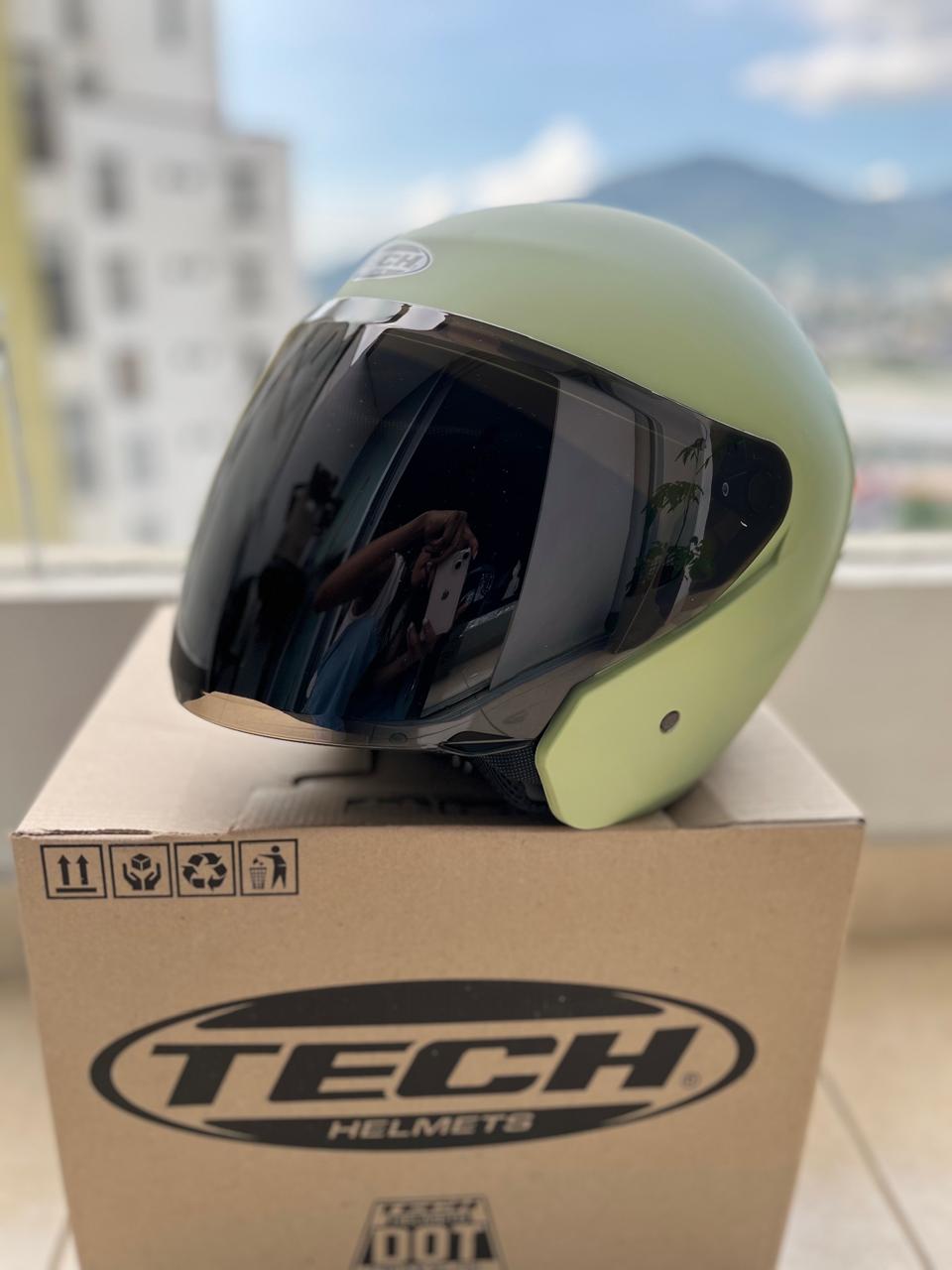 CASCO TECH T 10  ABIERTO VERDE CLARO VISERA NEGRA