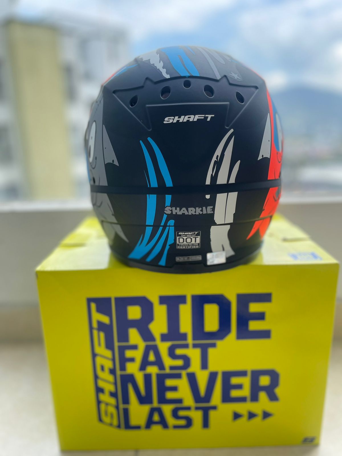 CASCO SHARKIE 502 VISERA PLATEADA Y AZUL