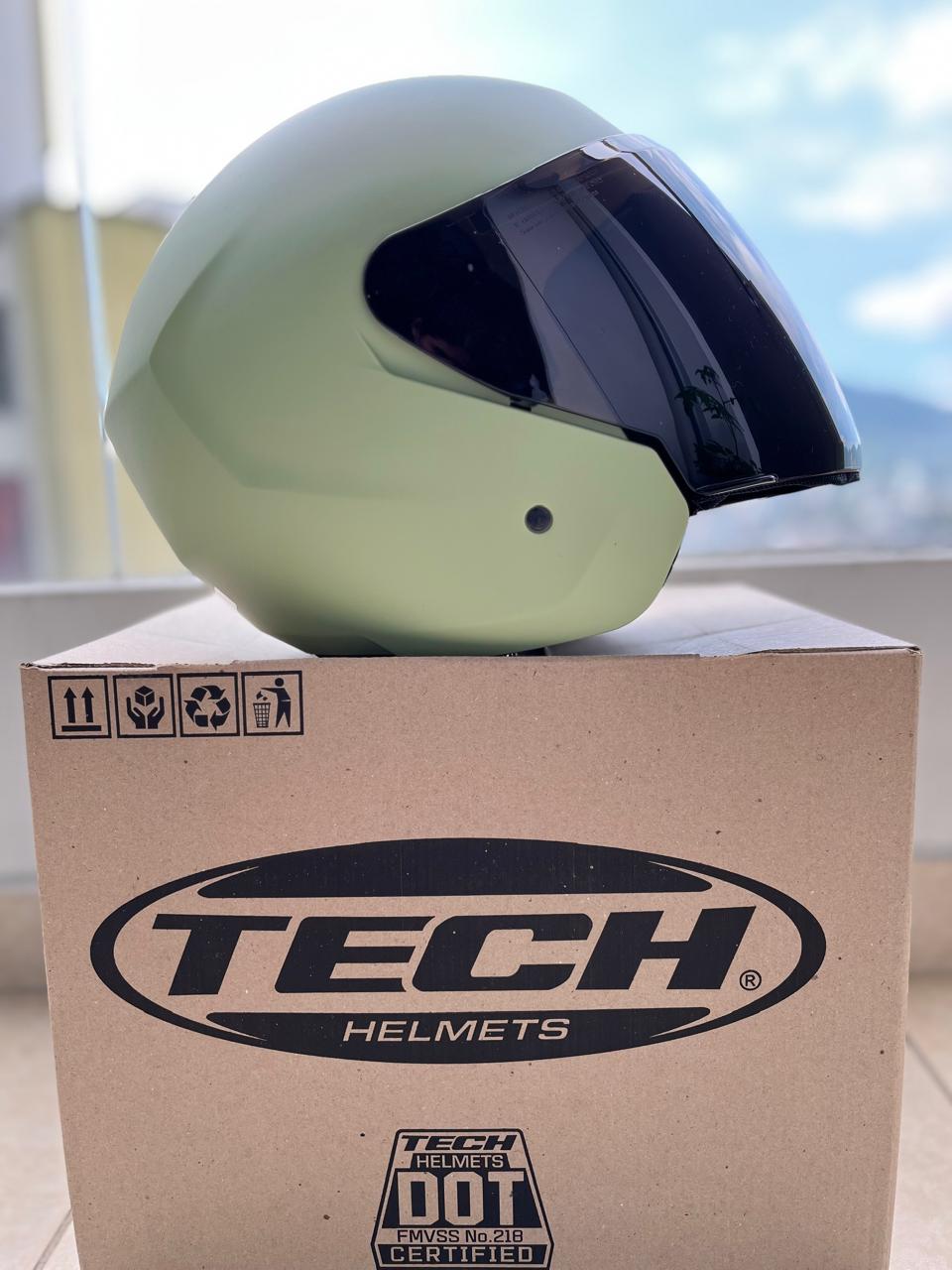 CASCO TECH T 10  ABIERTO VERDE CLARO VISERA NEGRA